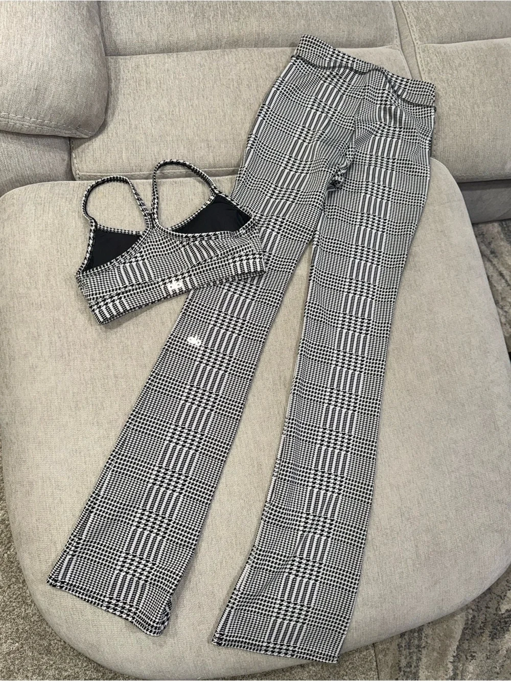NWOT Alo Yoga Jacquard Gratitude Sports Bra & Split Hem Leggings Set
